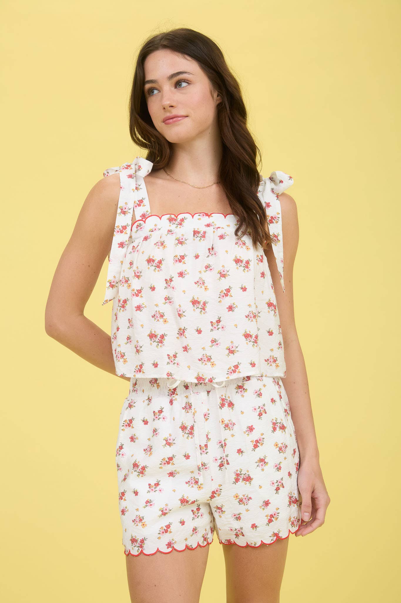 FLORAL CONTRAST SCALLOP TRIM TIE STRAP BLOUSE: OFF WHITE MULTI