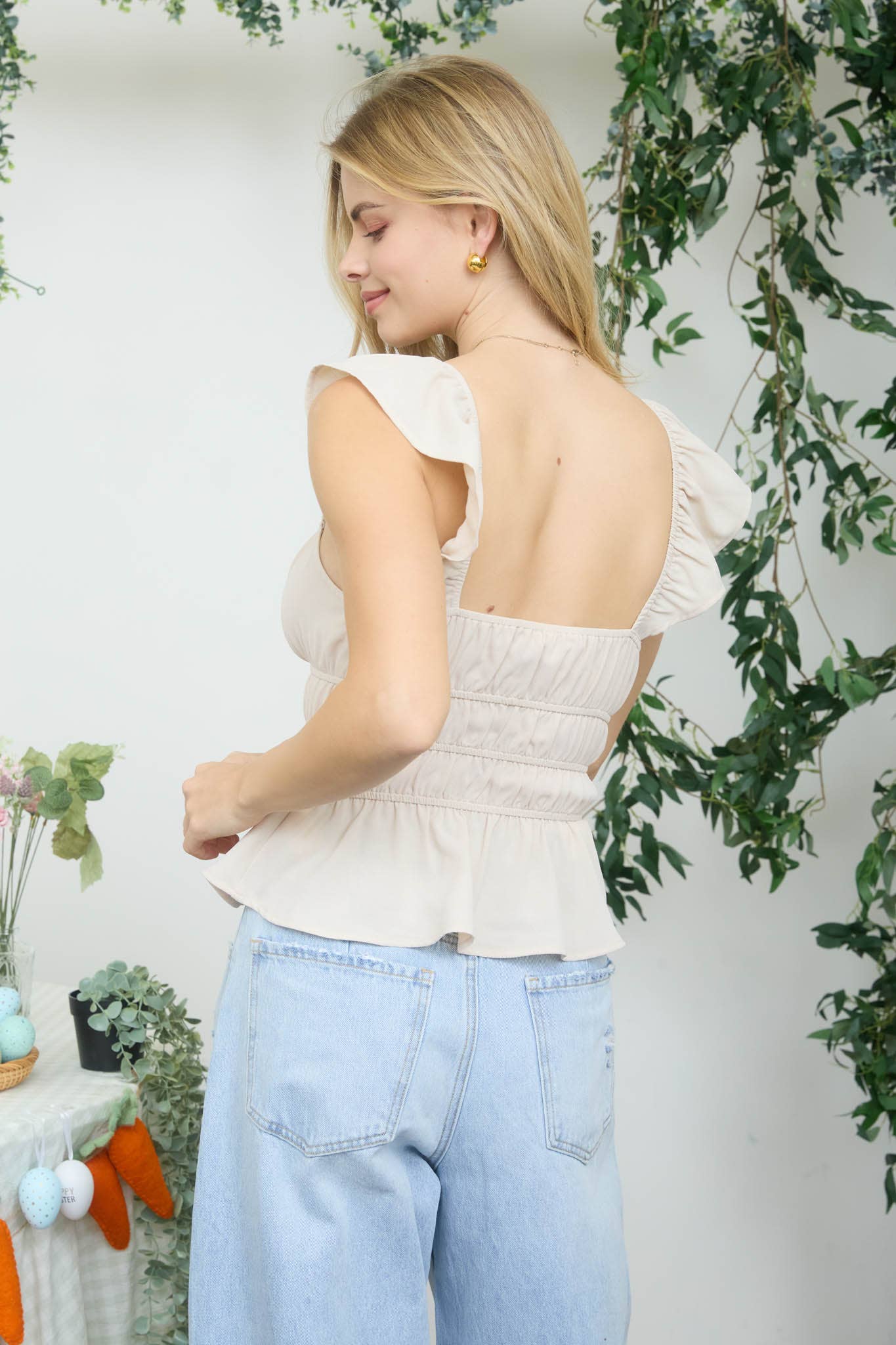 SWEETHEART FRONT TIE RUFFLE SLEEVE SHIRRED TOP : LIGHT KHAKI
