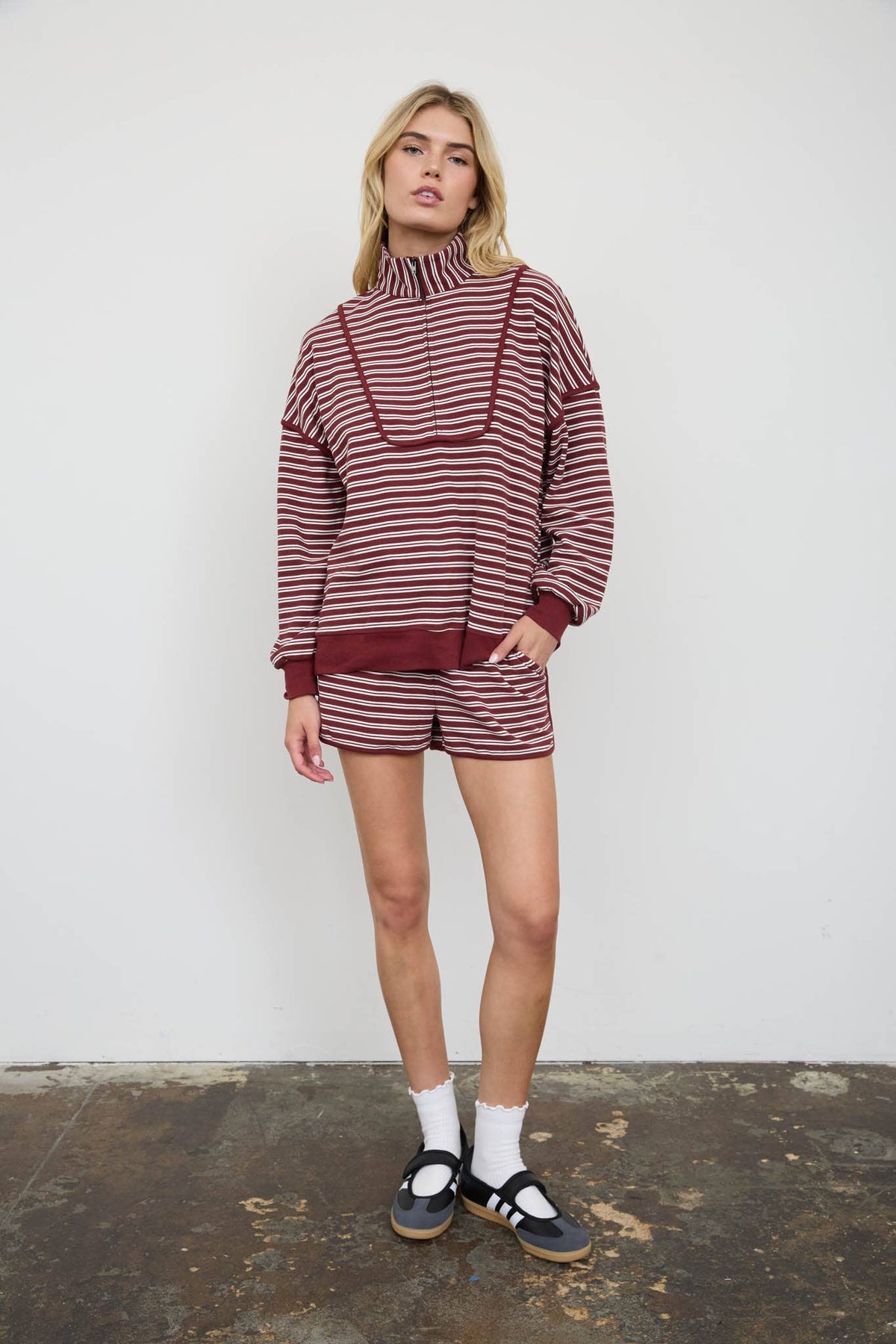 HALF ZIP STRIPE CONTRAST TRIM LONG SLEEVE KNIT TOP: CHOCOLATE BROWN