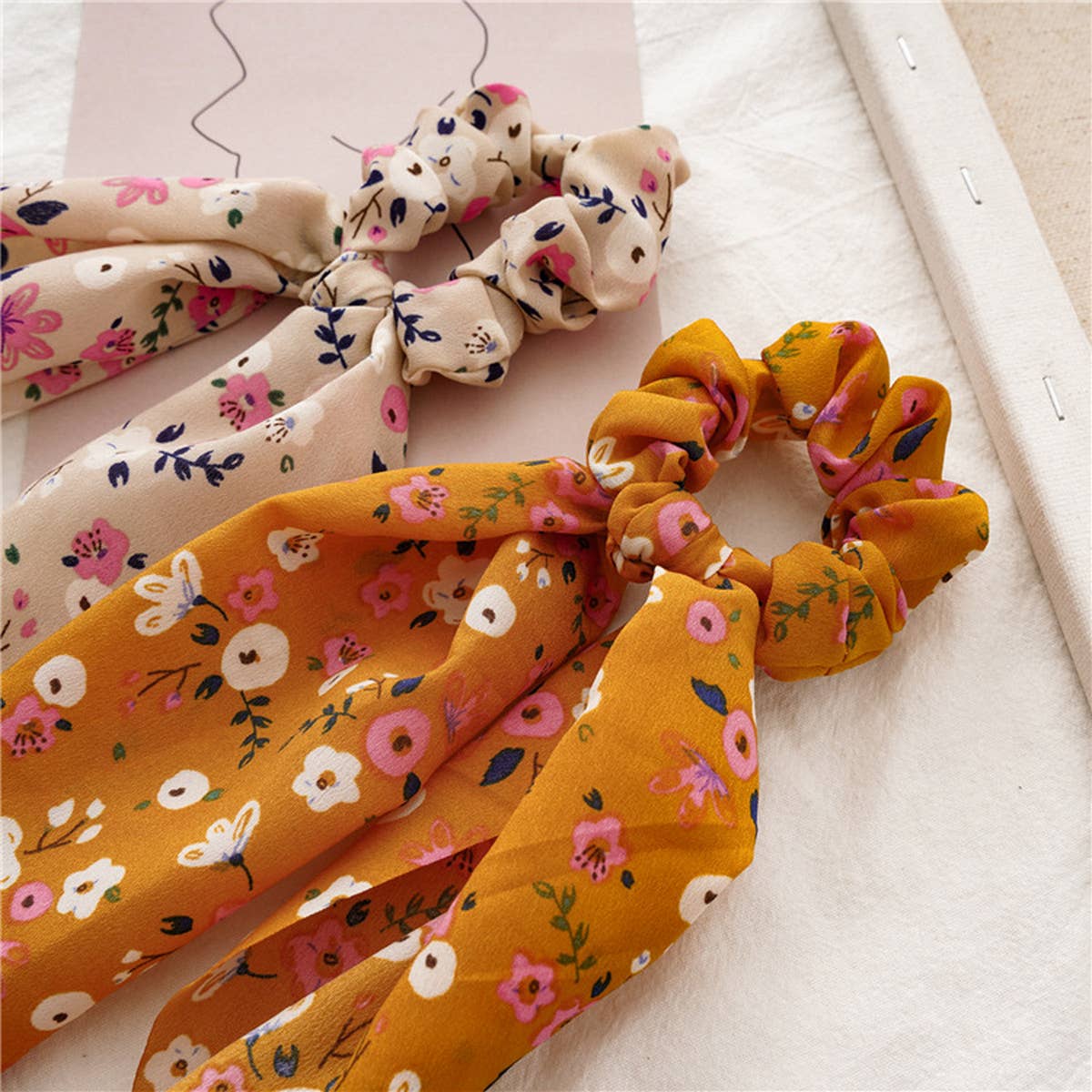 FRESH NEW FLORAL RIBBON HAIR ROPE_CWAHA0846: White / (OS) 3