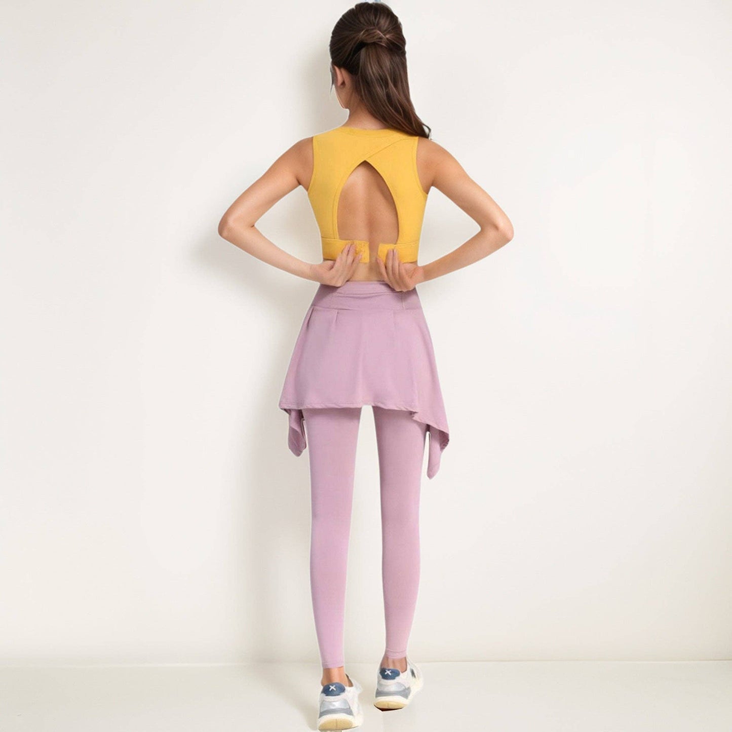 Crisscross Back Sports Bra with Cutout Detail and Adjustable: Gray / Medium 6-8