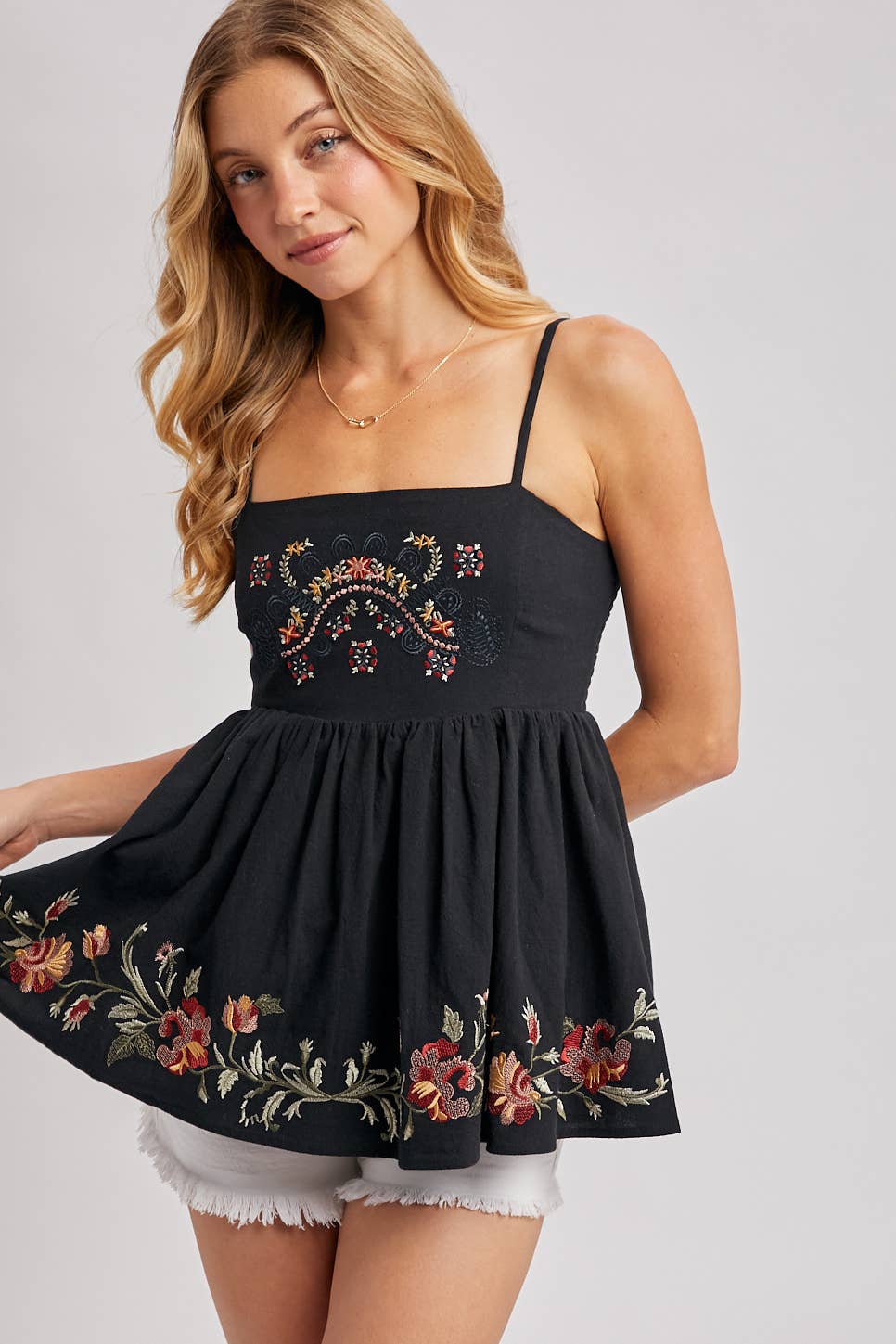 FLORAL EMBROIDERED SLEEVELESS PEPLUM TOP: Black / M
